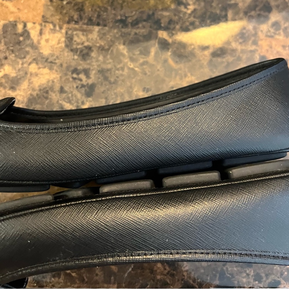 NWOT Michael Kors Black Moccasin with Gold Accent 7.5M - Picture 4 of 13